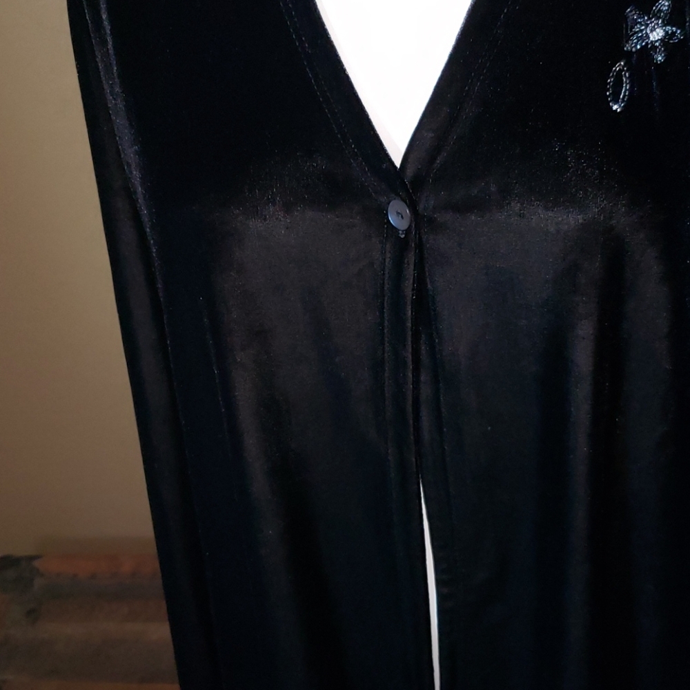 Black Velvet One Button Cardigan 💥 - Picture 3 of 4